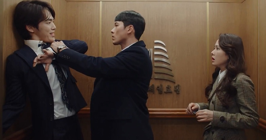 Jeong-Hyeok hurting Seung-Jung's hand